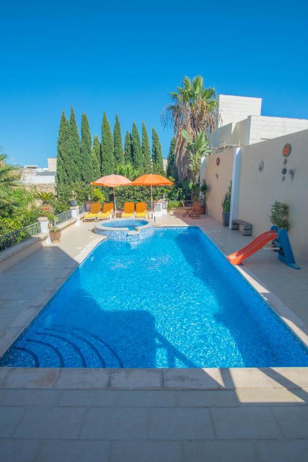 Central Villa Flatlet With Pool - Free Parking And Wifi Lija Ngoại thất bức ảnh