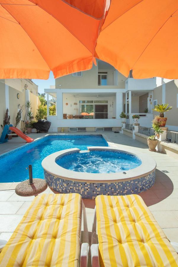Central Villa Flatlet With Pool - Free Parking And Wifi Lija Ngoại thất bức ảnh