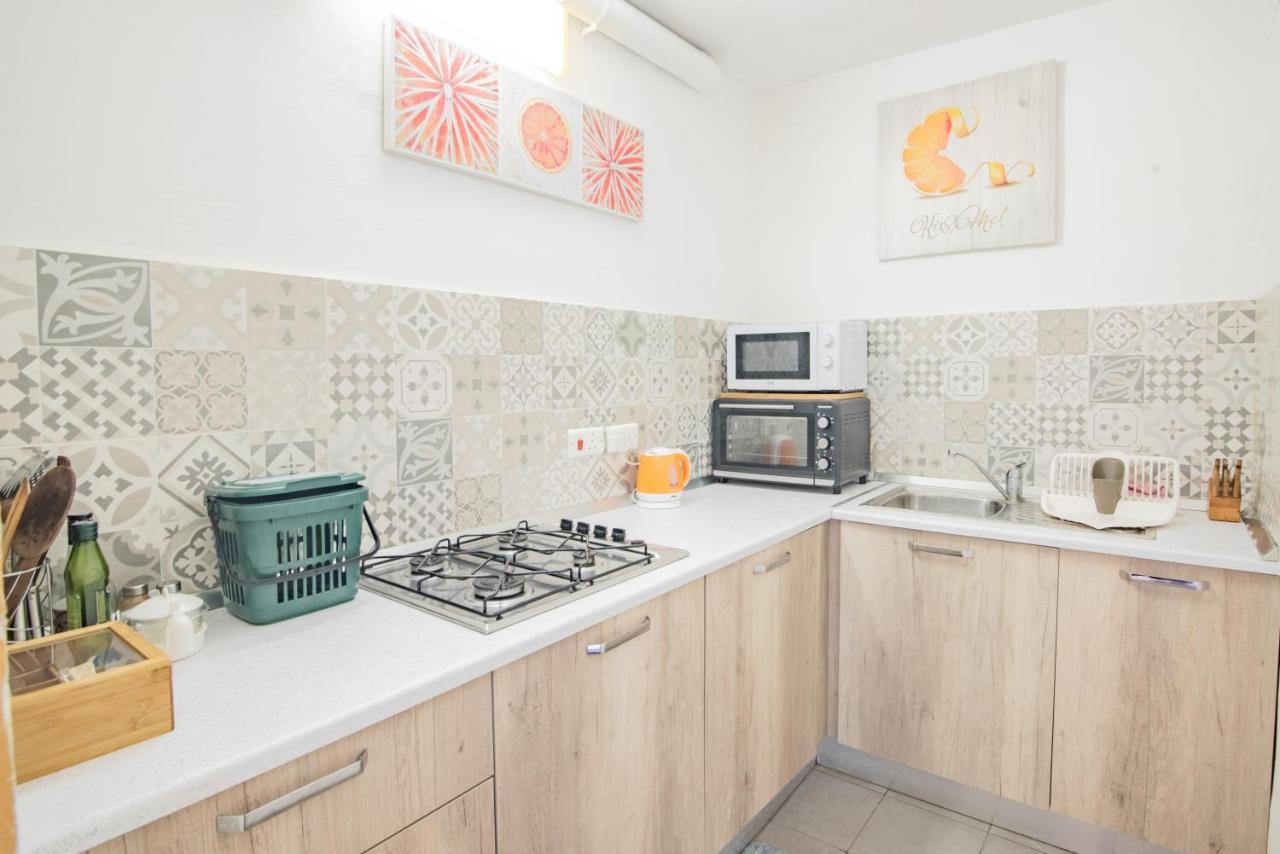 Central Villa Flatlet With Pool - Free Parking And Wifi Lija Ngoại thất bức ảnh