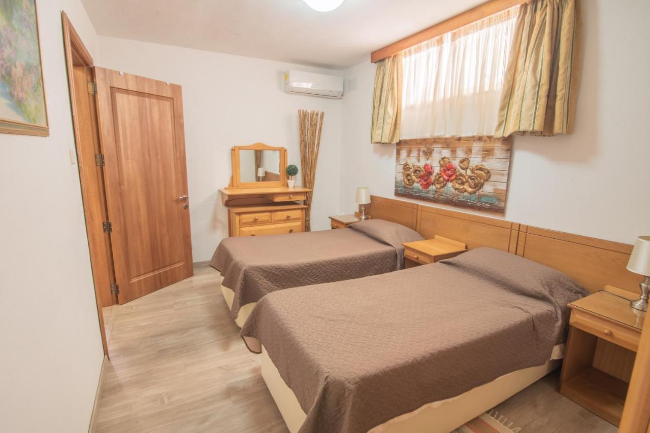 Central Villa Flatlet With Pool - Free Parking And Wifi Lija Ngoại thất bức ảnh