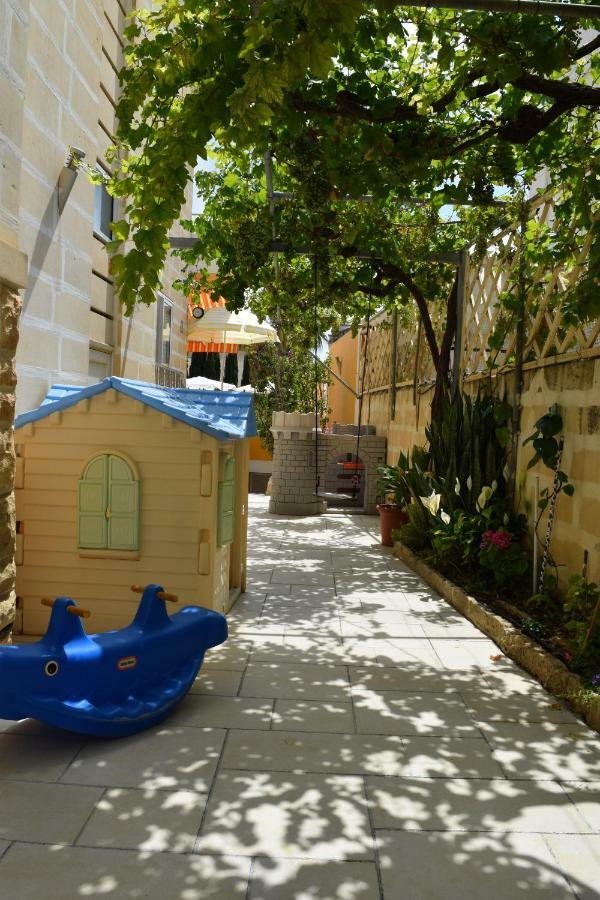 Central Villa Flatlet With Pool - Free Parking And Wifi Lija Ngoại thất bức ảnh